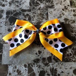 Cheer bow